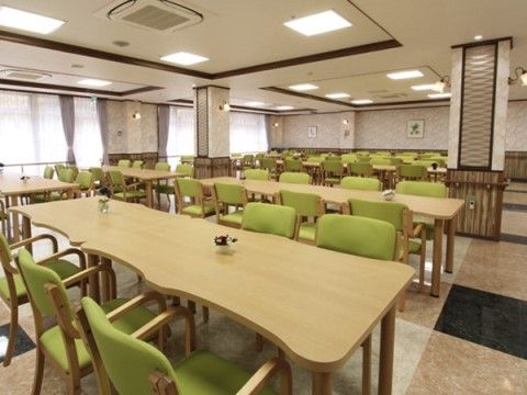 「サニーライフ松戸」の食堂。厨房からお食事の匂いがしやすく、食欲をそそる。