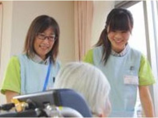 スタッフとご入居者様