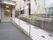 手すりが備え付けられている玄関