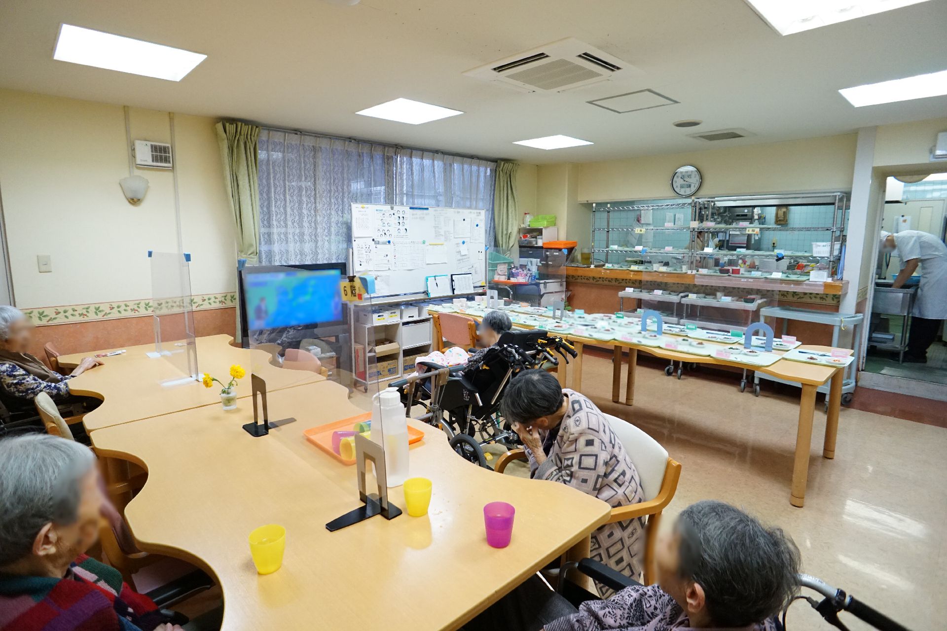 テレビが設置されている共有スペース