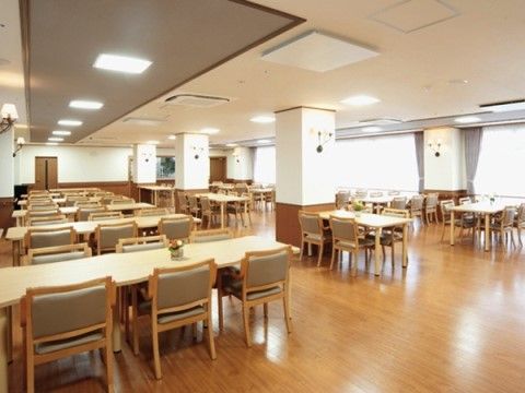 「サニーライフ町田」の食堂。毎日、調理スタッフが出来たてのお食事をご用意している。