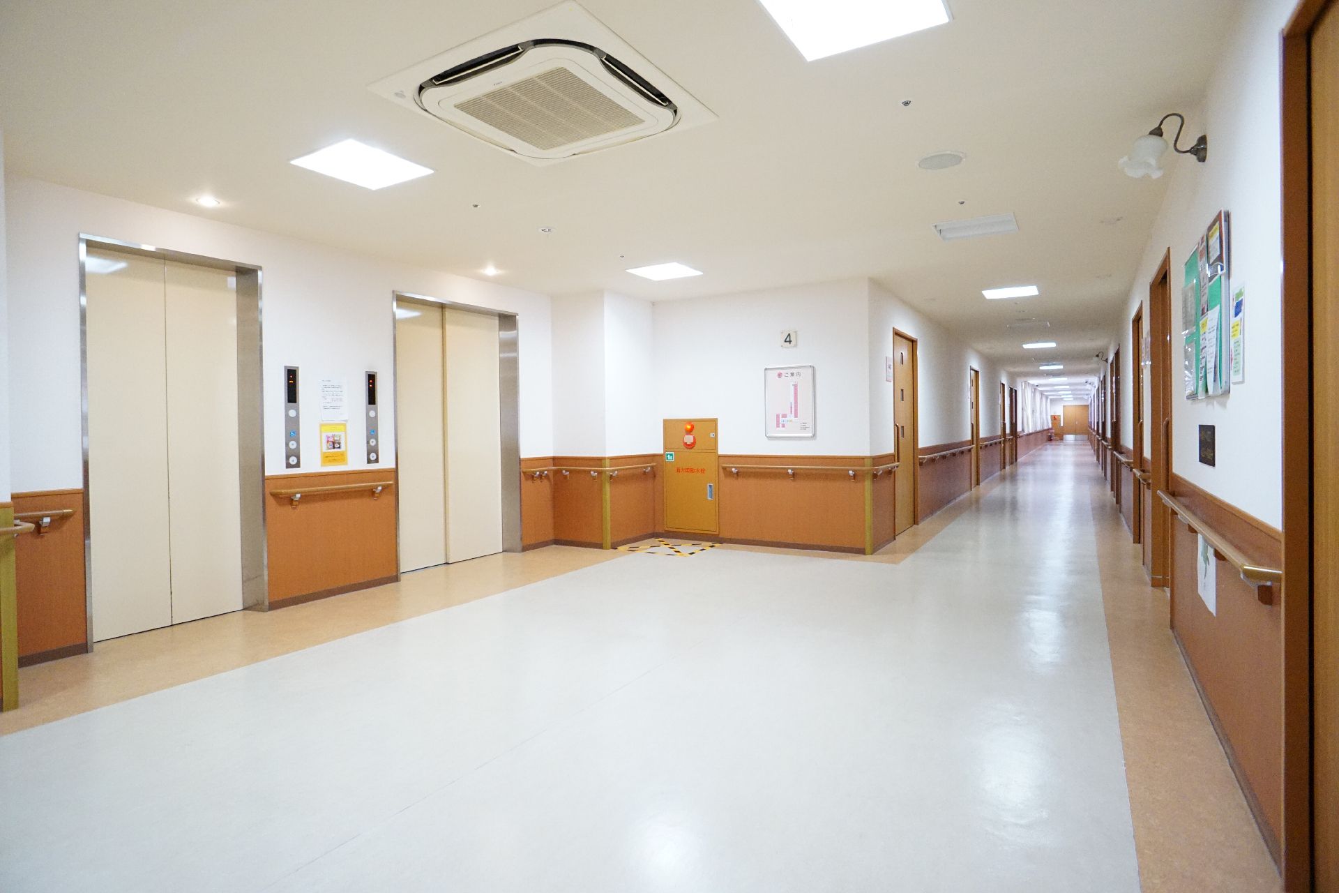 2つ設置されているエレベーター