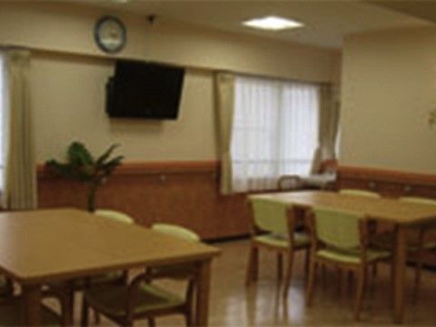 「練馬やわらぎ苑」の談話コーナー。レクリエーションやイベントの開催場所にもなっている。