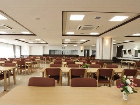 「サニーライフ東京新宿」の食堂。食堂と隣接された厨房は、美味しい匂いが、流されてくる。