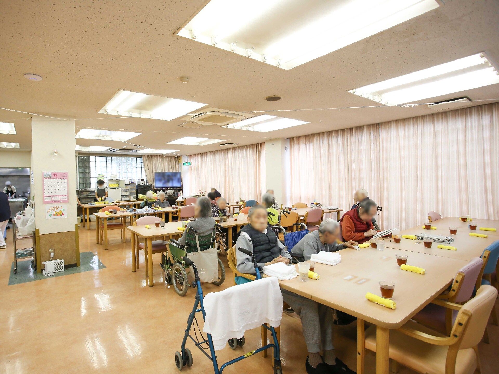 広いスペースのある、車椅子でも移動しやすい共有スペース