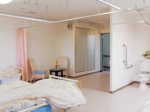 「サニーライフ横須賀」の居室・３人部屋。生活環境に合わせての、お部屋選択も可能になっている。