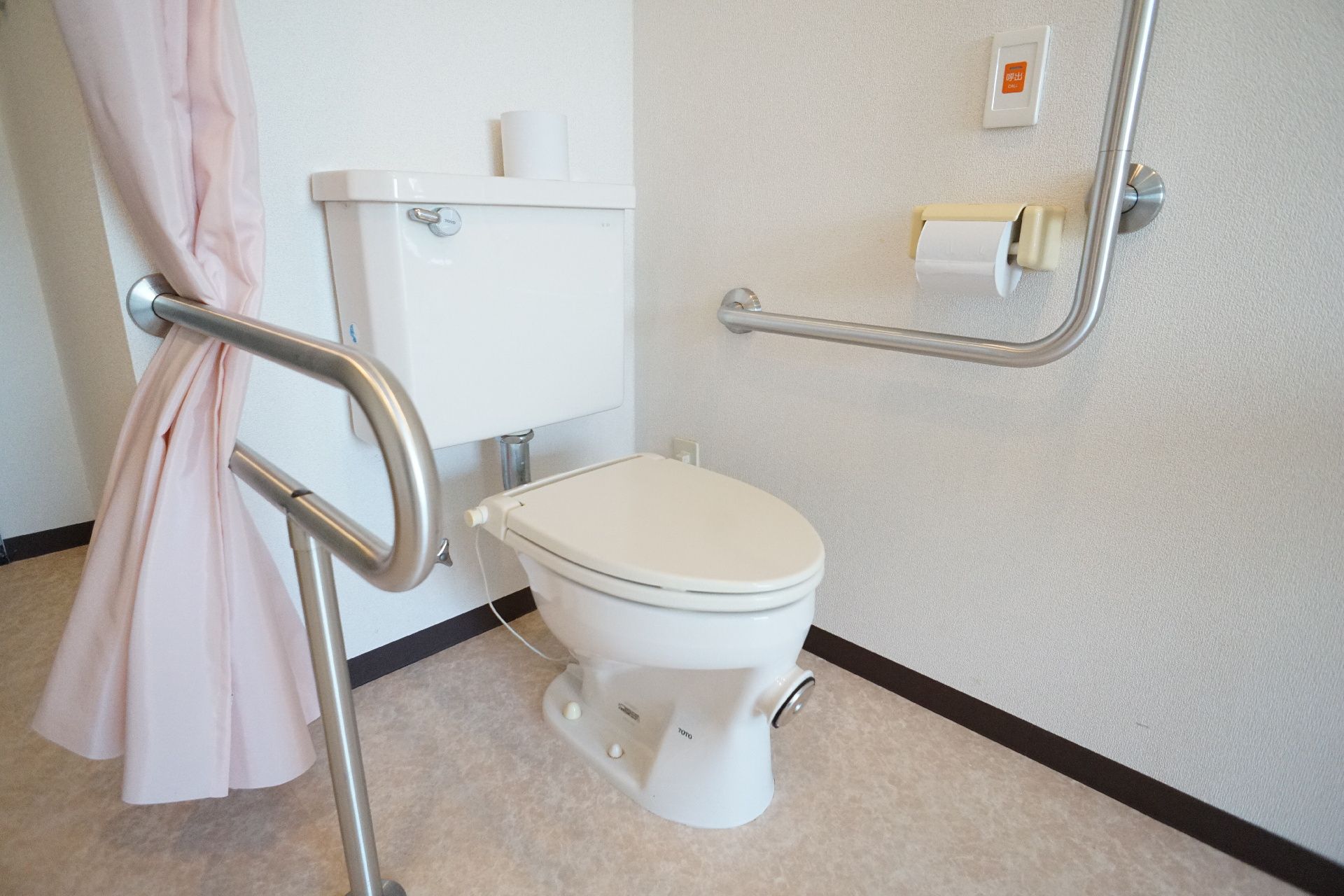 トイレに手すりがついている居室