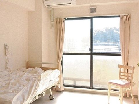介護ベッドのある居室