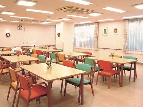 「サニーライフ湘南」のダイニング。時にはレクリエーションやイベントの会場として、使用されることもある。