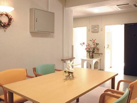 「サニーライフ湘南」の談話コーナー。ご入居者様同士のお喋り場所として、活用されている。