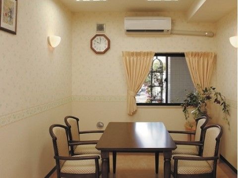 「サニーライフ綱島」の相談室。悩みや相談事の際には、こちらのお部屋を使用できる。