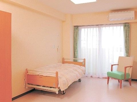 「サニーライフ藤沢」の居室。クローゼットを完備しているので、荷物が散らばることなく、綺麗に収納ができる。