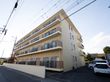 駐車場も設置してある介護施設の外観