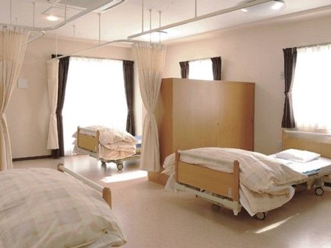 ベッドが複数設置された居室