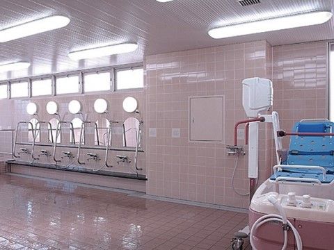 介護浴槽が設置された大浴場