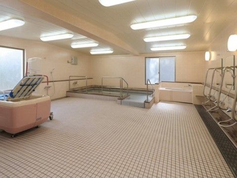 介護浴槽が設置された大浴場