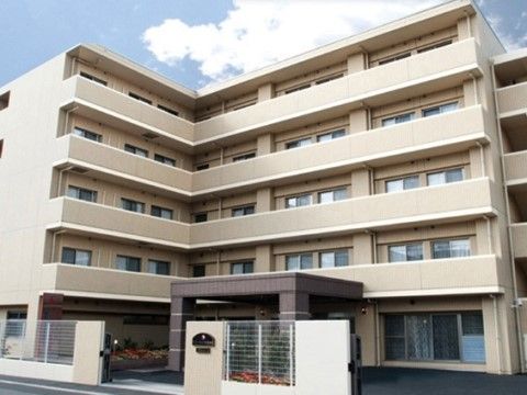 5階建ての建物の外観