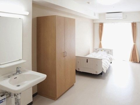 サニーライフ厚木戸室の居室。プライベートを守る完全個室です。