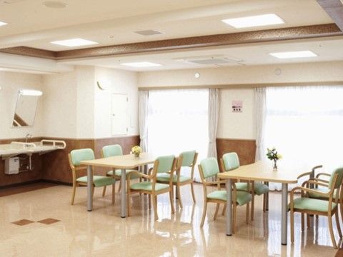 サニーライフ厚木戸室の談話コーナー。洗面付きの居やすい空間。
