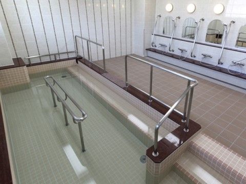 サニーライフ大井松田の浴室。清潔感溢れる浴槽で心も体もリフレッシュ。