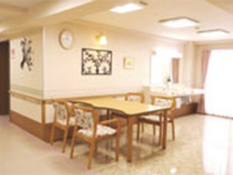 荏田やわらぎ苑の談話コーナー。廊下の一角にございますので、移動に疲れた時にご休憩もできます。