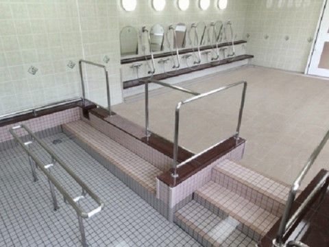 サニーライフ綾瀬弐番館の浴室。介護入浴をご利用の方も安心して入浴できる広さ・設備を備えておりますのでどなたでも気軽にご利用いただけます。