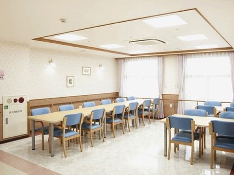 サニーライフ仙台宮城野の談話コーナー。廊下の一角に設けられており、入居者様同士の集いの場に最適な空間となっております。