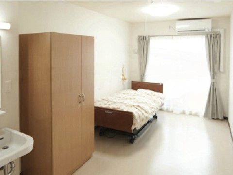 サニーライフ仙台青葉の居室。清潔で広く過ごし易い完全個室でごゆっくりお過ごしください。