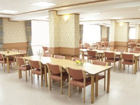 サニーライフ仙台青葉の食堂。対面式で楽しい食事。
