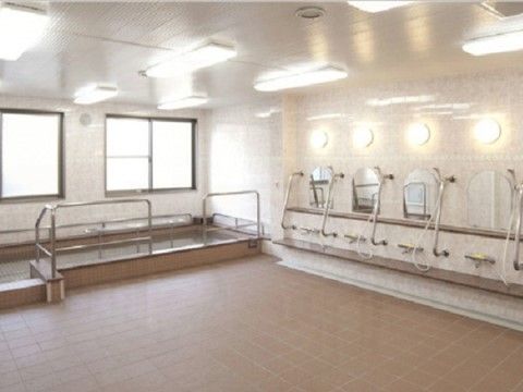 サニーライフ仙台青葉の浴室。安心・清潔の大浴場。