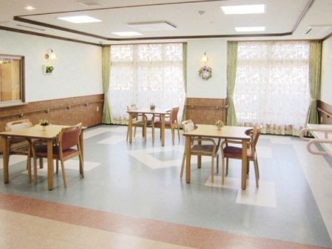 サニーライフ富士の談話コーナー。通路が広いので車いすでのご利用も便利です。