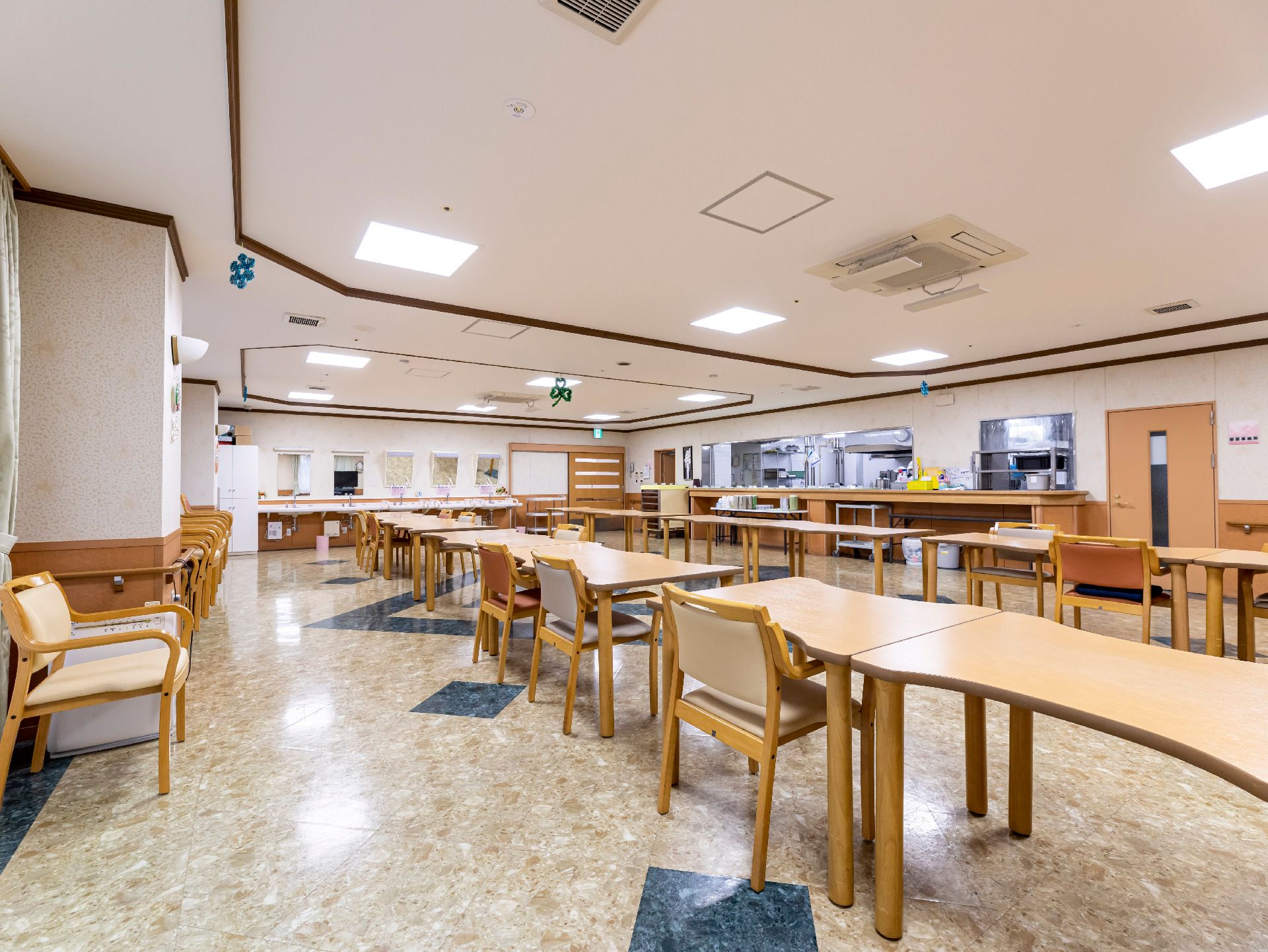 清潔感ある食堂