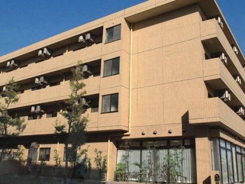 サニーライフ名古屋の外観。しっかりとした外観の当ホームでごゆっくりお寛ぎください。