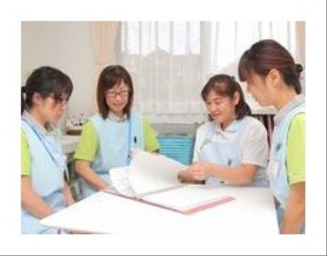 サニーライフ名古屋の日常。スタッフ全員で情報共有し、一丸となってご入居者様のサポートに努めております。