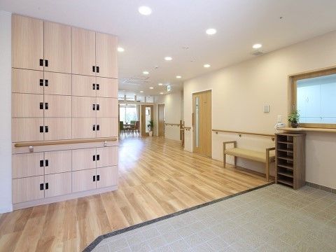 常に整理整頓を心がけ、避難経路の確保に努めている。バリアフリー構造のため、車椅子での出入りもストレスなく行え、自立した生活を送れる。
