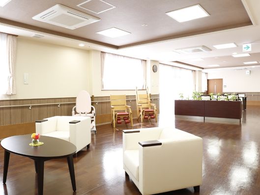 大変明るい共有リビング