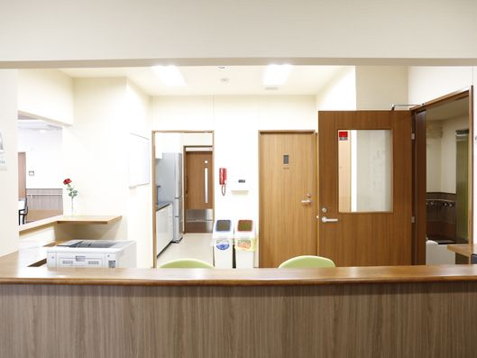 奥行きのあるスタッフの部屋