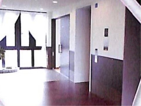 ロイヤル・ライフ河内の郷のエレベーター。緊急時に迅速な対応が出来るストレッチャーも乗る大きなエレベーターをご用意しております。