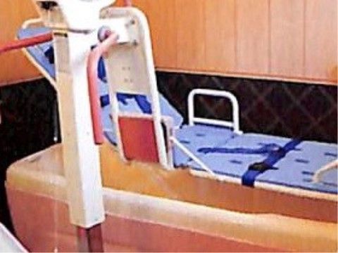 ロイヤル・ライフ河内の郷の特殊浴槽。充実した浴室環境を整えております。ご負担の少ないご入浴をしていただけます。