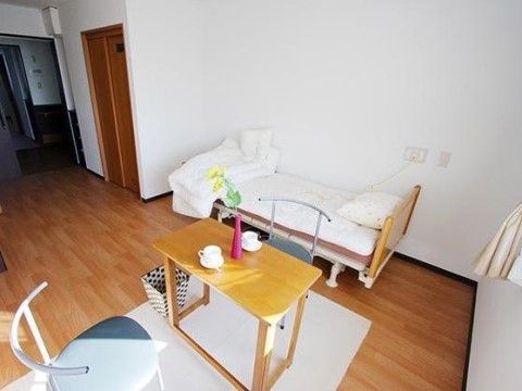 シャンティいなみⅠの居室。車いすでの生活も不自由なく行えるよう居室内はバリアフリー設計となっております。