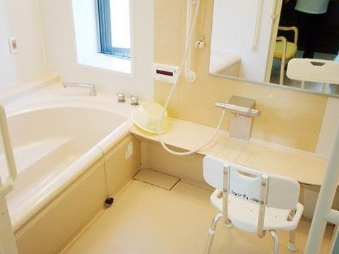 シャンティいなみⅠの浴室。プライバシーをしっかりと守りながらご入浴をお楽しみいただけます。