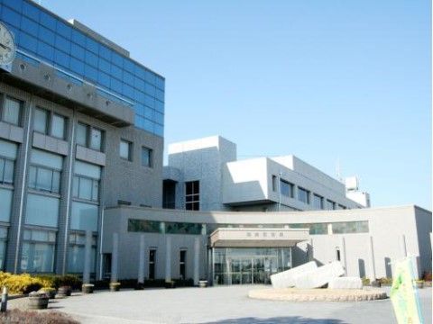シャンティいなみⅠの周辺環境。近くに役場がございます。お気軽に公的なお手続きをしていただけます。