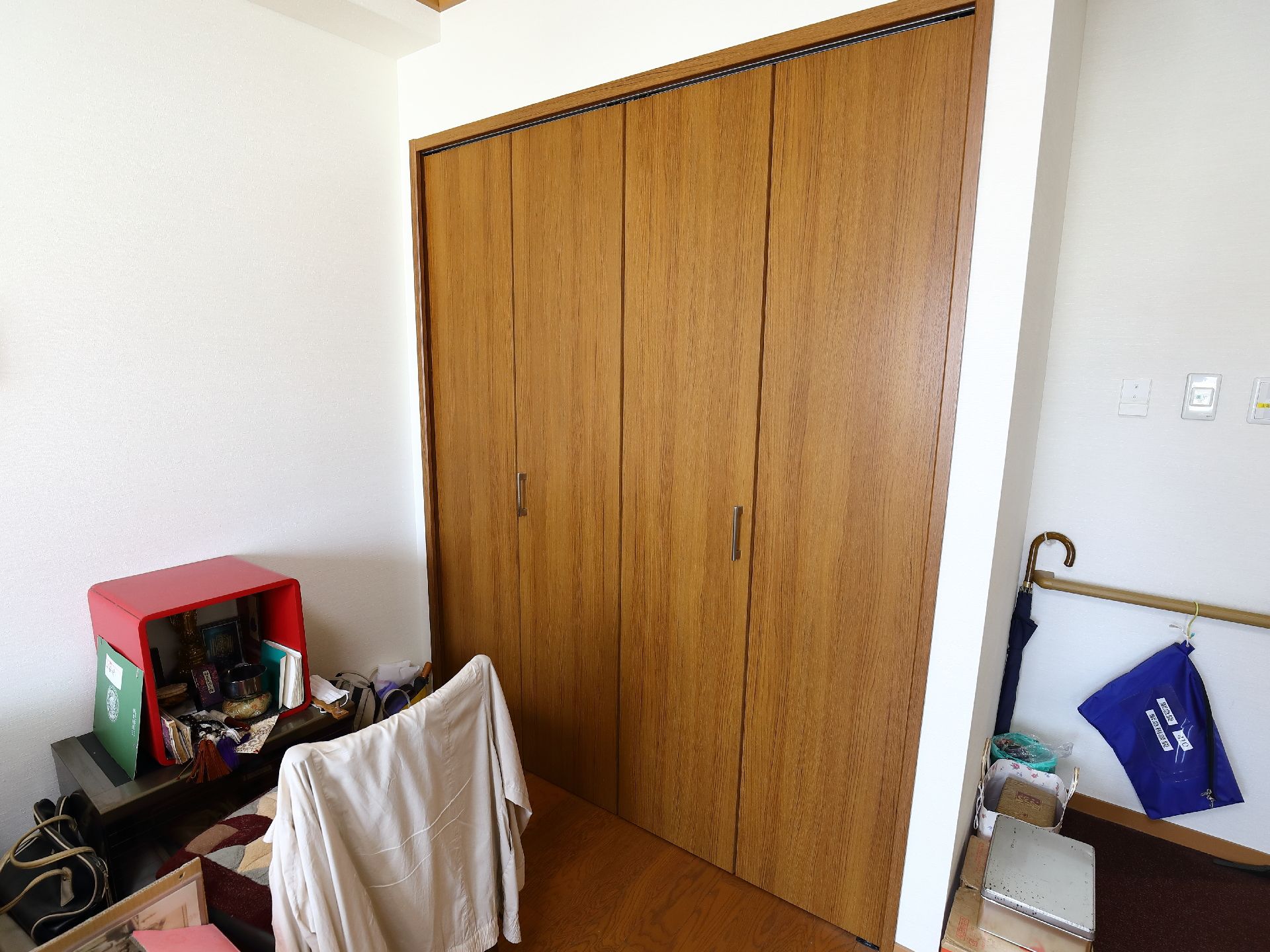 入居者様は収納スペースを自由に使用できる。大きな荷物や邪魔になるものを収納し、ゆったり過ごすことができる。