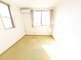 明るい室内の介護施設の部屋