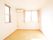 何タイプかある居室の一例。角部屋なので二面に窓がついている。それ以外の設備はトイレなどほかと同様になっている。