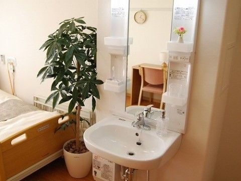 ベストライフ戸田の洗面台。居室に設置。