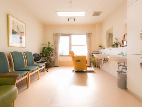 「ナーシングホーム北久里浜」の理美容室。入居者の好みに合わせて、髪を整えられる。