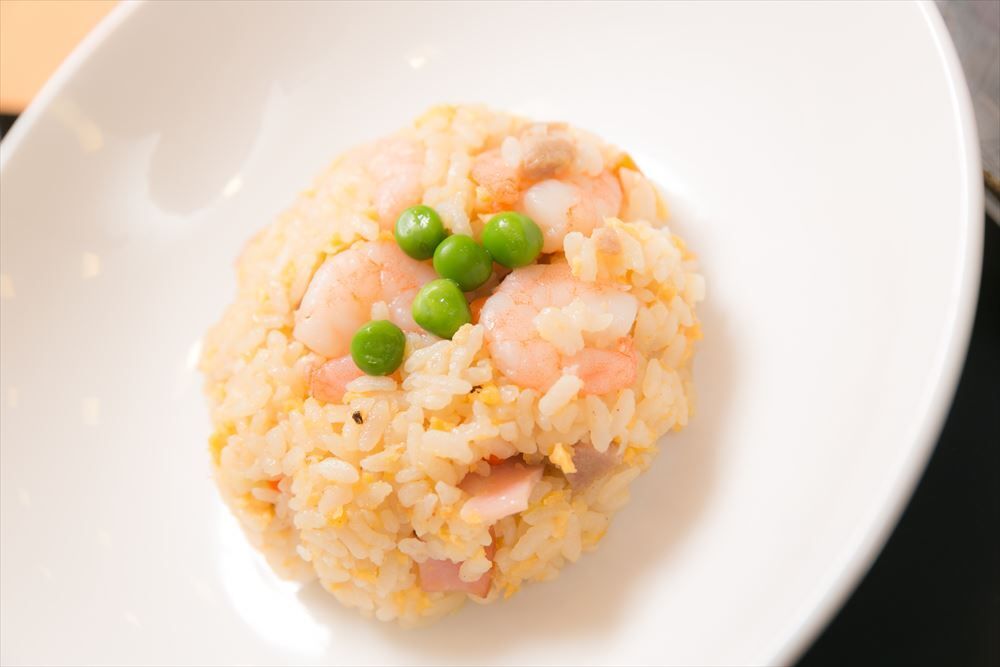グリーンピースと海老の入ったチャーハン