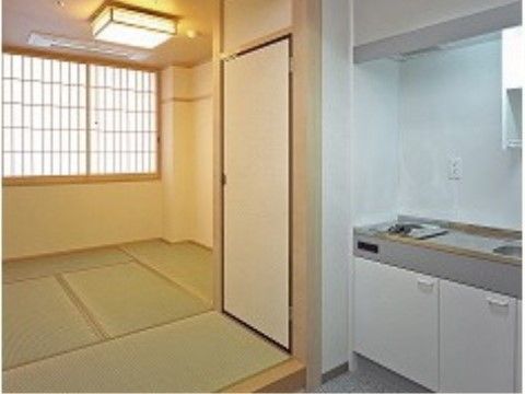 「ケアホーム ディア・レスト岩国」のゲストルーム。親戚や家族の方が泊まることができる。