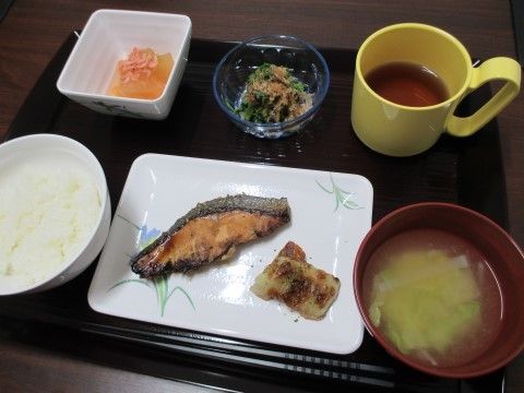 陽だまり岬のお食事。栄養バランスの取れた、品数の多いお食事を提供している。